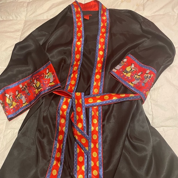 Beautiful satin robe! Size XL. - Picture 3 of 3